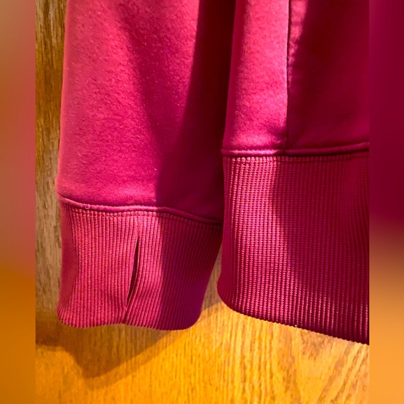 Cozy Burton Hoodie with Thumb Loops and Fleecy-Lining - Picture 2 of 4